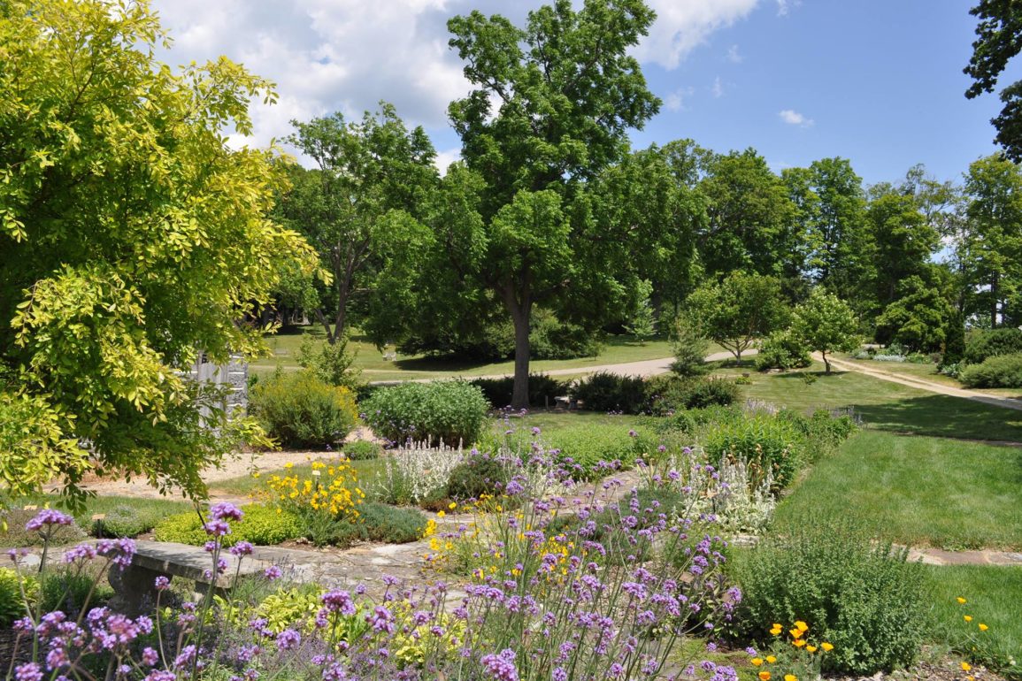 7 Beautiful Public Gardens In Columbus You Need To Visit This Spring