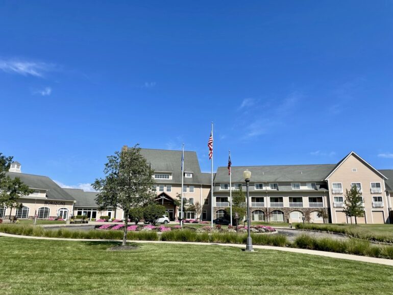 This Gorgeous Waterfront Resort Is Worth The 3-Hour Road Trip From Columbus 6 Geneva On The Lake lodge in Ohio