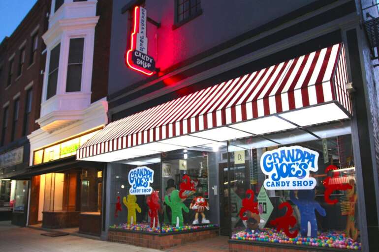 One Hour From Columbus You'll Find A Candy Shop With An Epic $5 Candy Buffet 1 grandpa joes candy shop