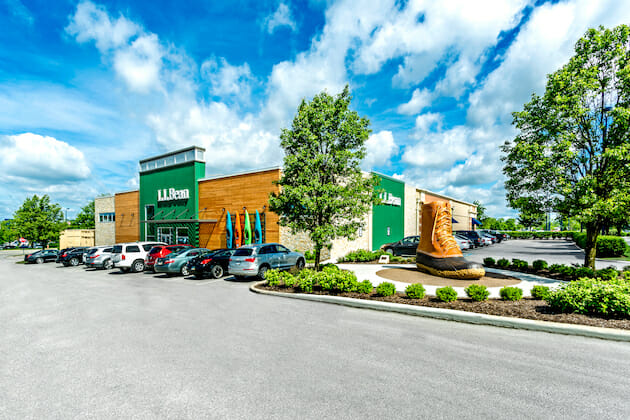 19 Of The Weirdest Roadside Attractions Around Central Ohio 6 giant boot on display outside LL bean store