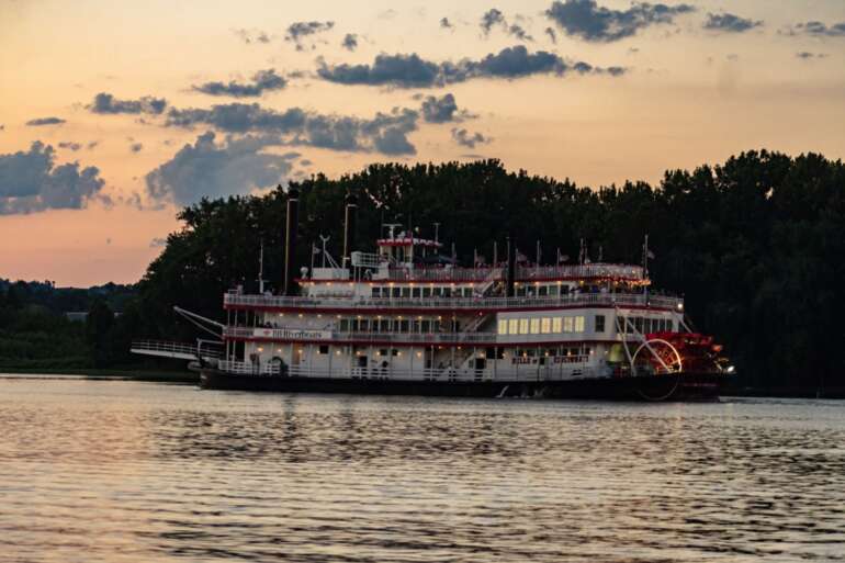 belle of cincinnati riverboat ohio river