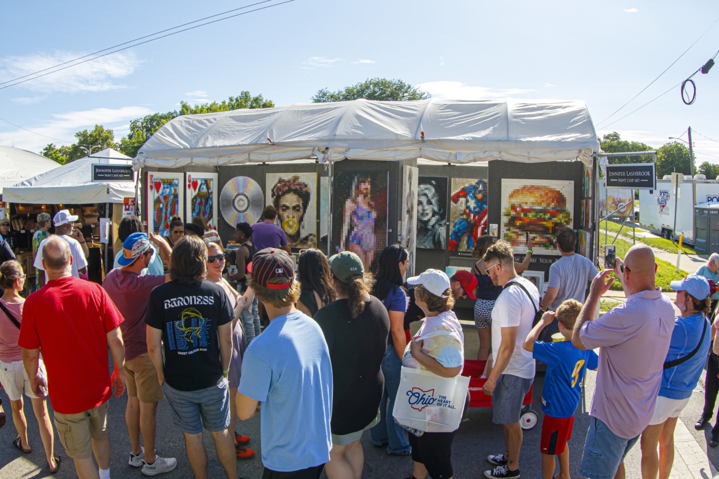 columbus arts festival shoppers