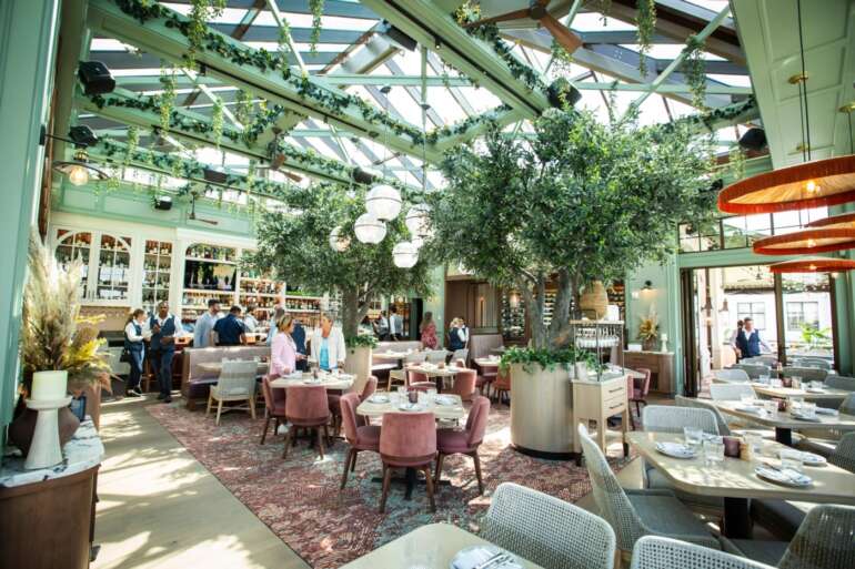 These Columbus Restaurants Give Off Major Vacation Vibes 9 del mar easton