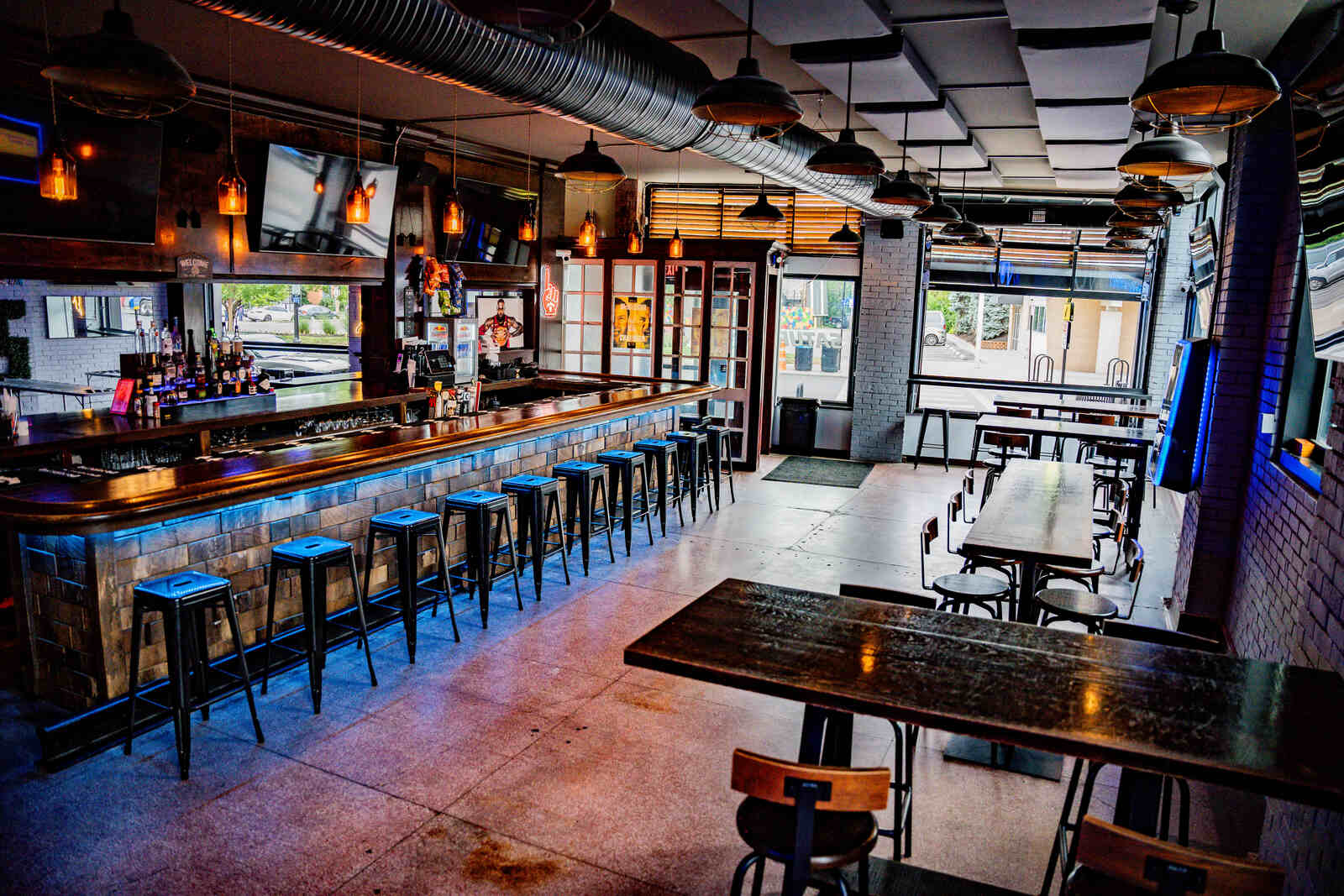 saturns sports bar interior