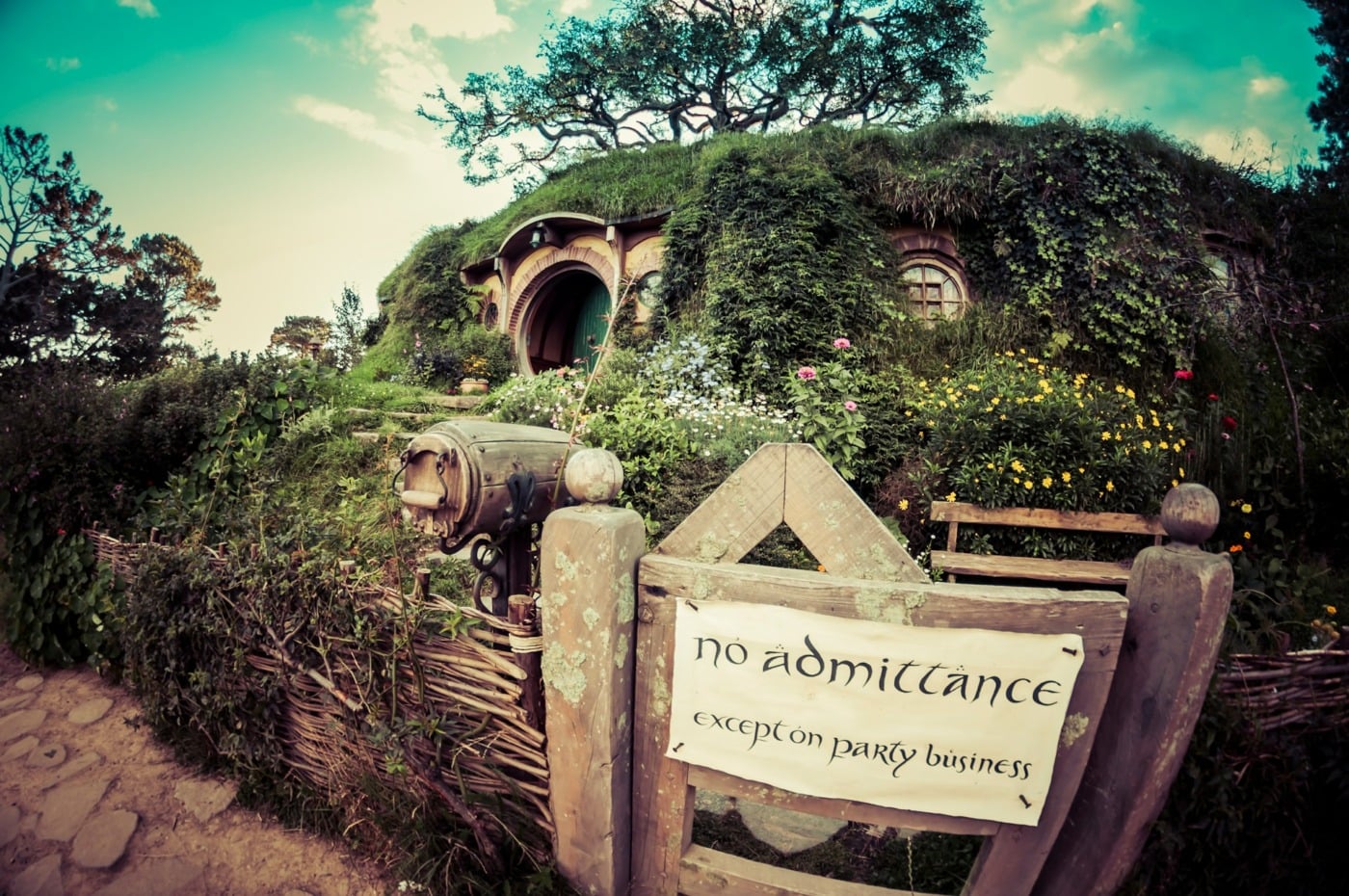 hobbiton sign in front of shire