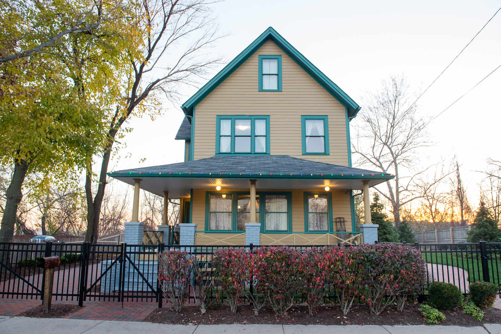 Inside The Ohio House That Made 'A Christmas Story' So