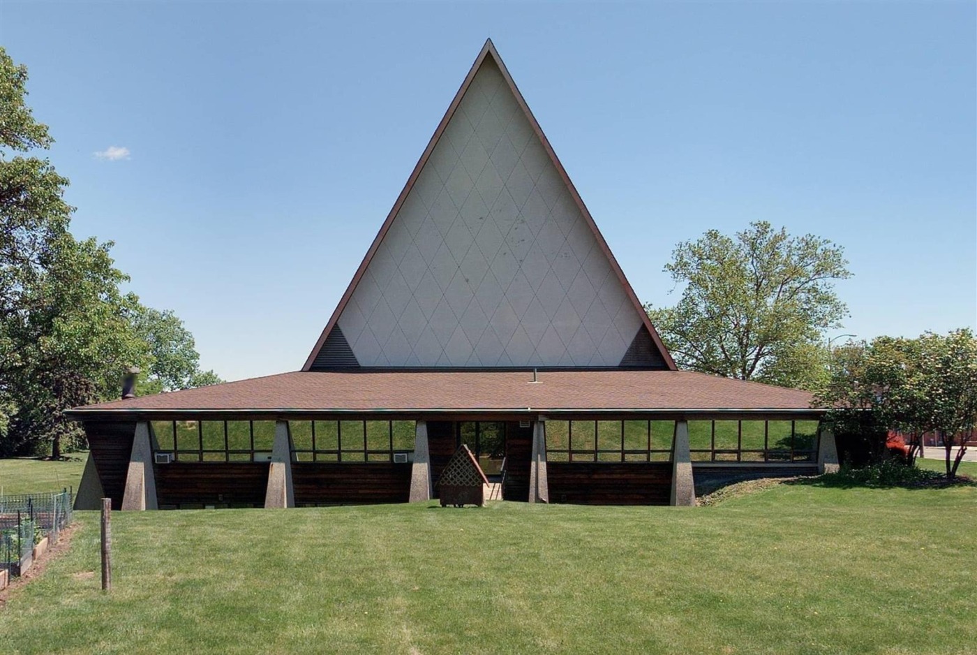 livingston united methodist church exterior