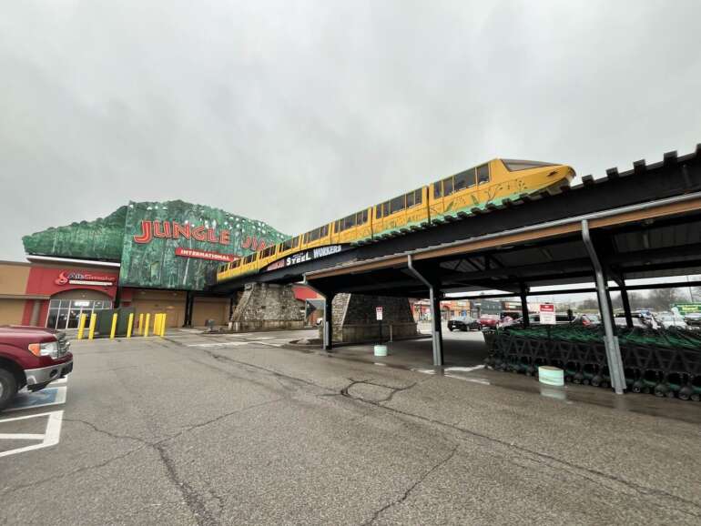 Jungle Jim’s Is Ohio’s Wildest Grocery Store 5 jungle jims entrance