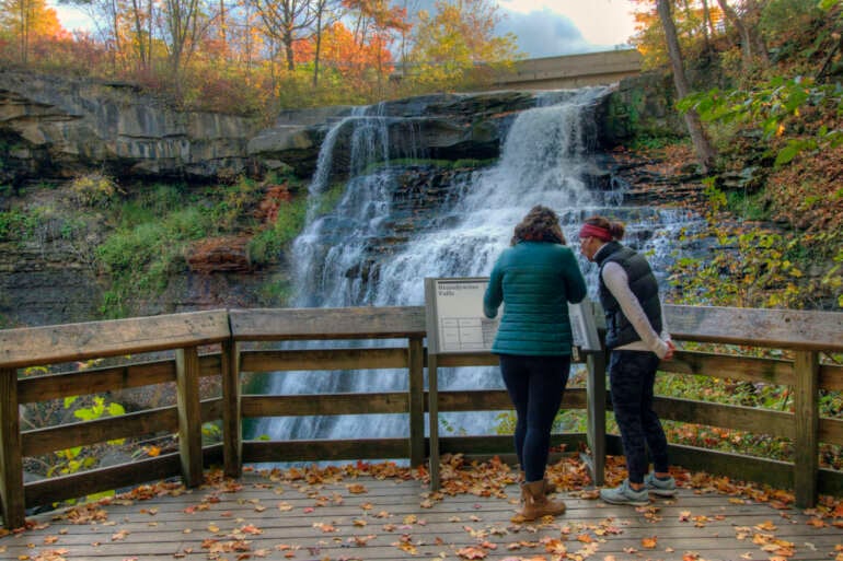 The Best Things to Do in Cuyahoga Valley National Park, Season by Season 2 brandywine falls in autumn