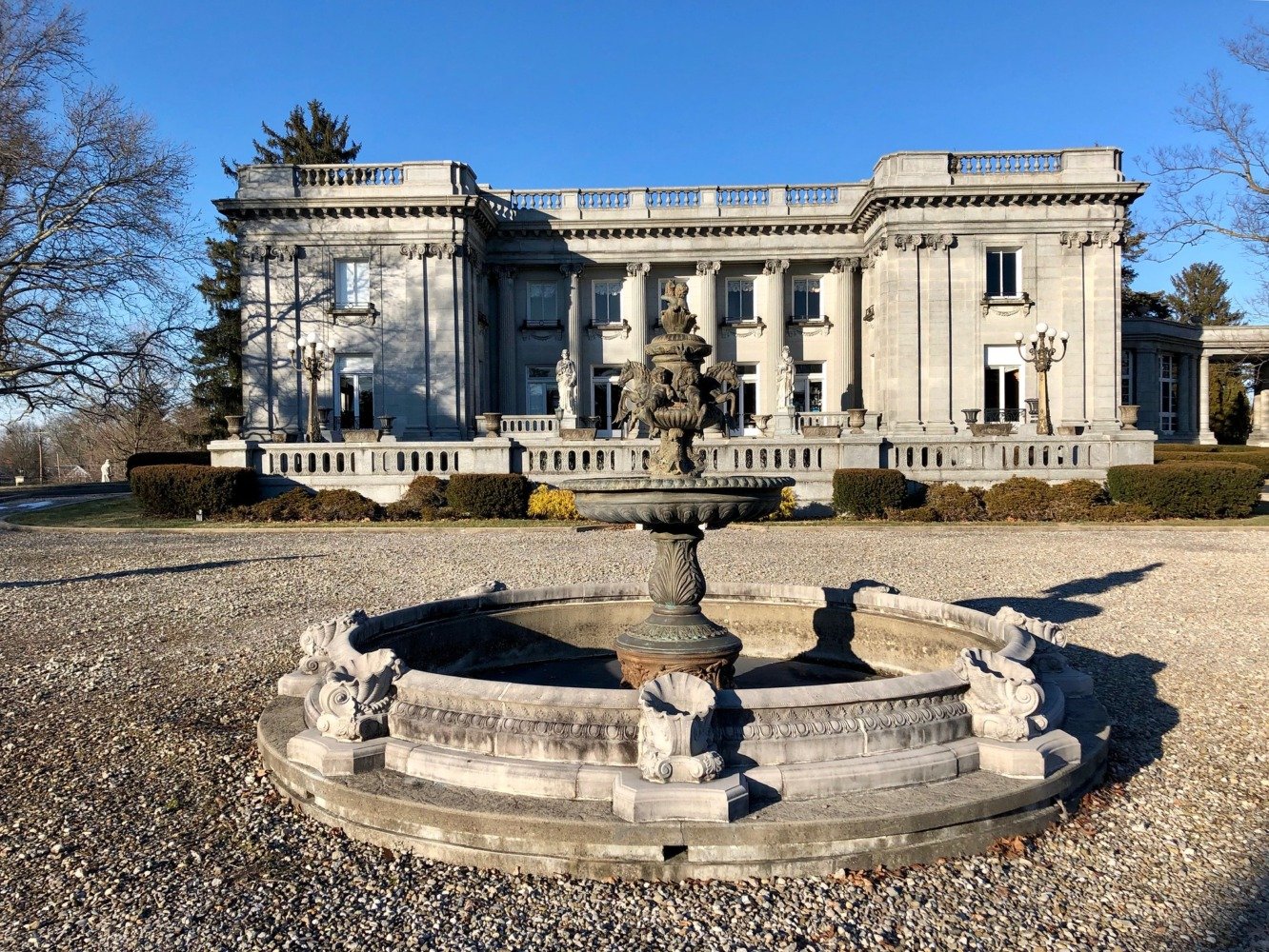 laurel court exterior