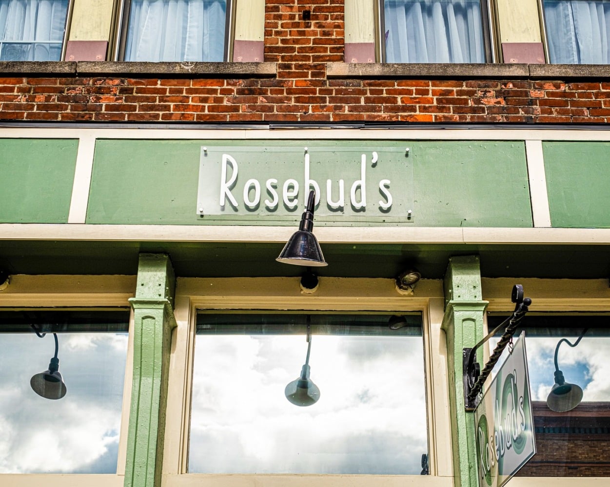 exterior sign rosebud's