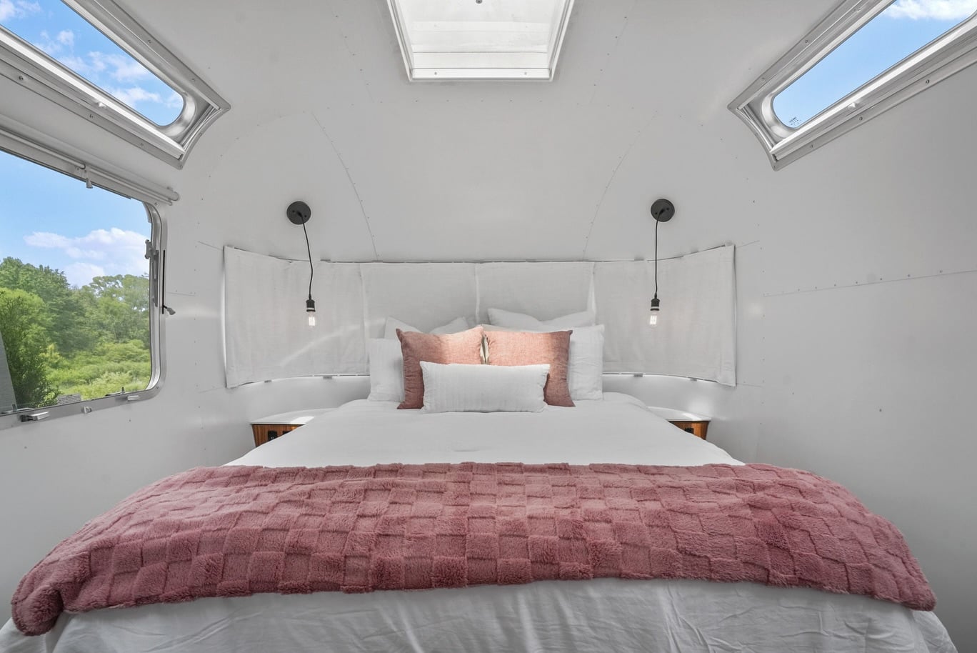 airstream bed hocking hills