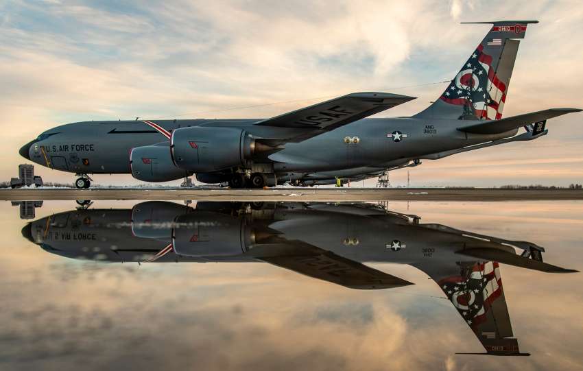 military refueling plane