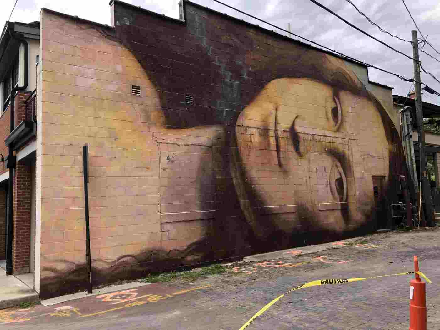 mona lisa mural in short north