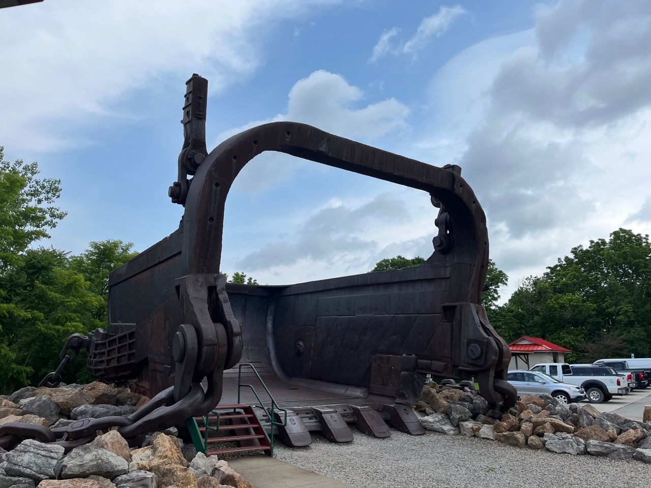 big muskie digger bucket 