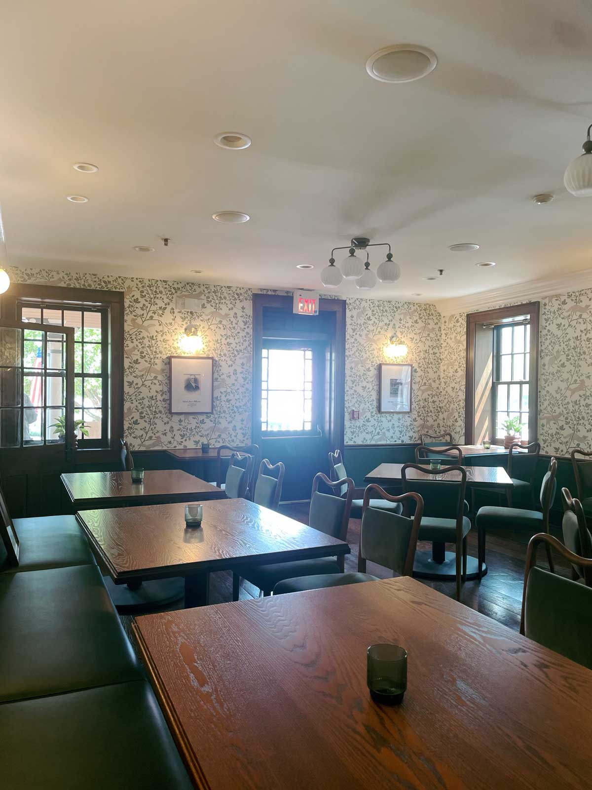 dining room at worthington inn