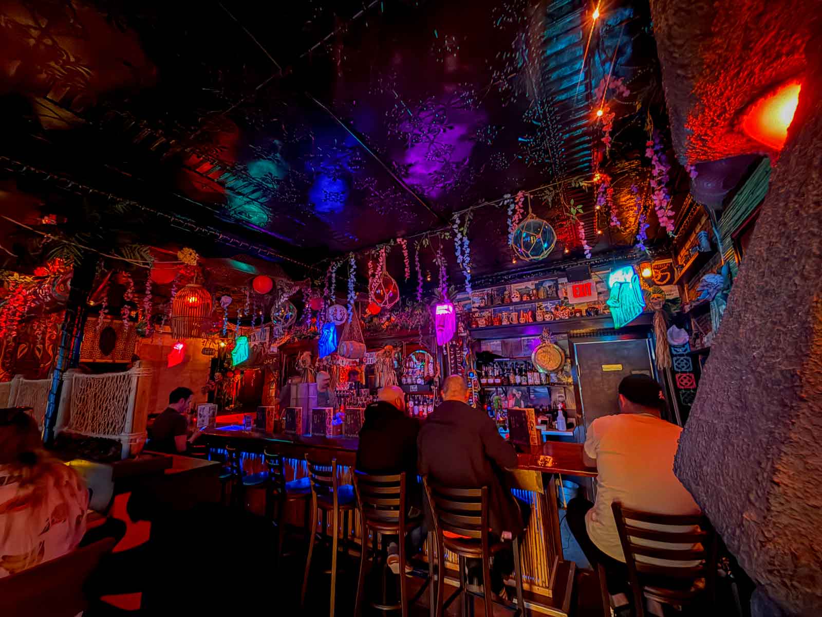 bar at huli huli tiki lounge