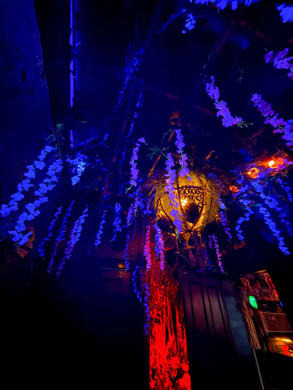 huli huli tiki lounge decorations