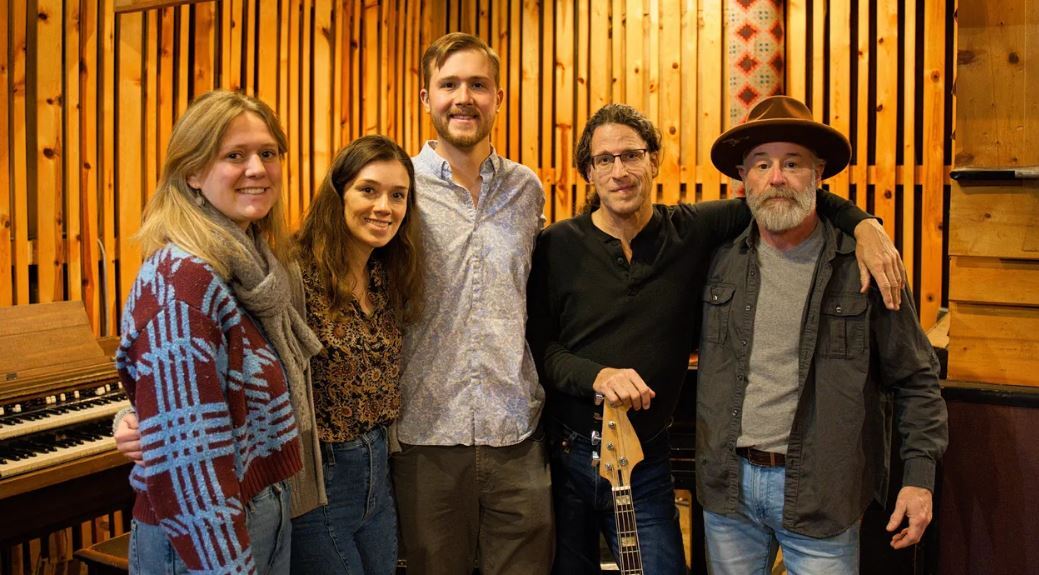 Graveyard Pete & The New Appalachian Sound with Smokey Hollow 1 Graveyard Pete & The New Appalachian Sound with Smokey Hollow