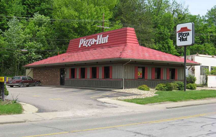 classic pizza hut red roof