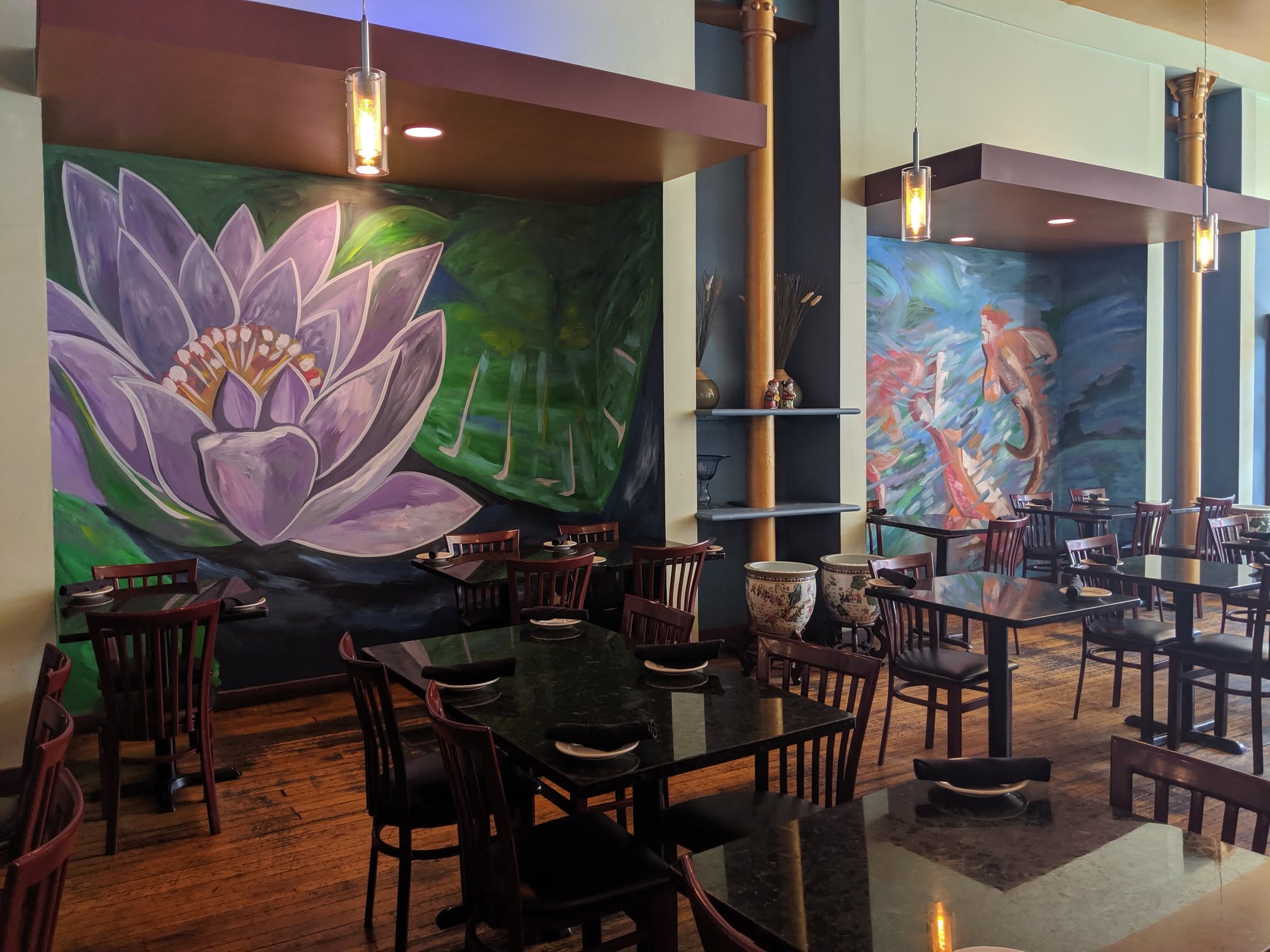 lemongrass fusion bistro dining room