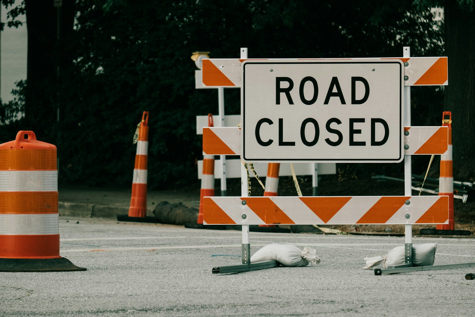 road closed traffic sign