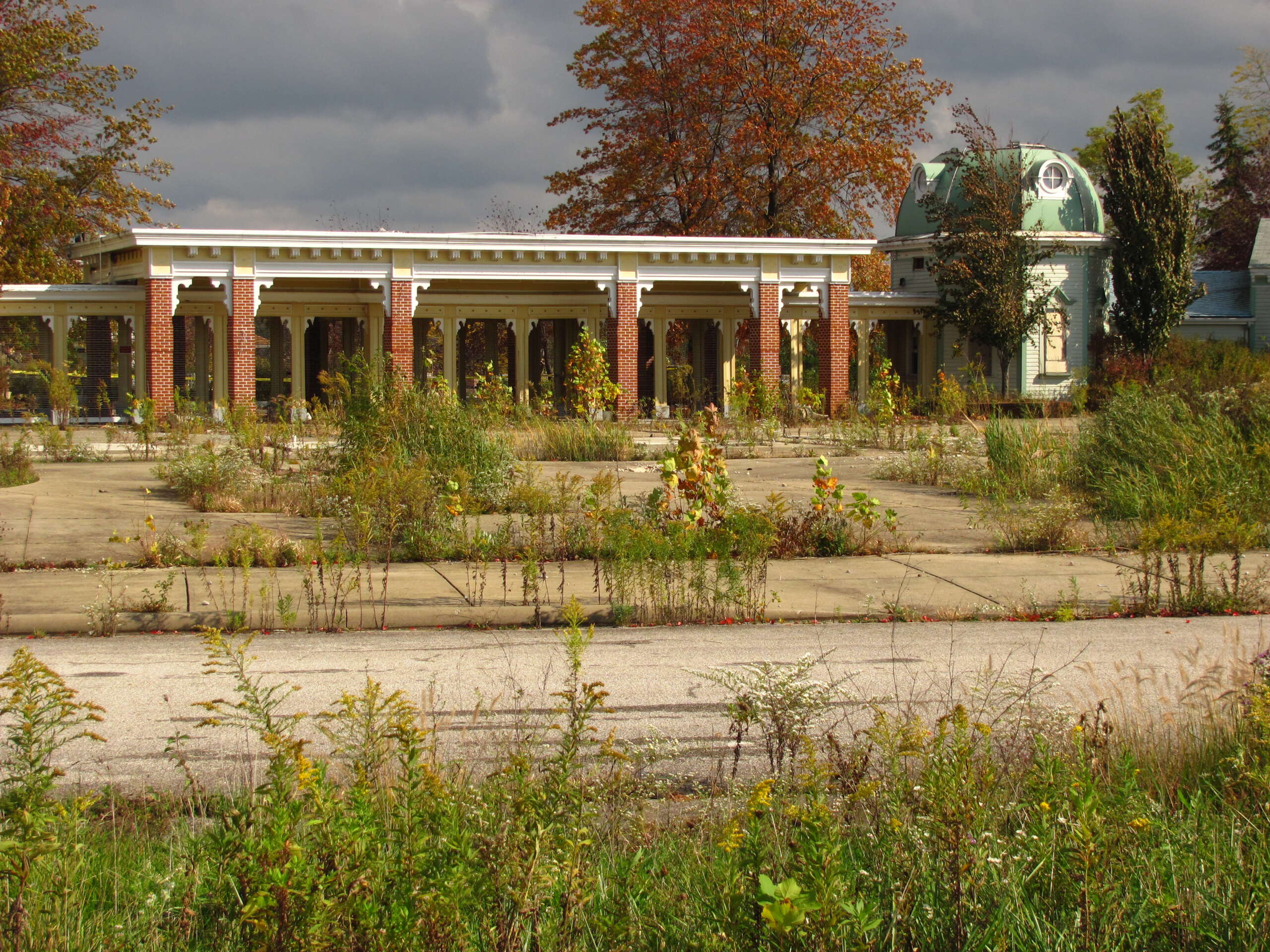 This Video Of The Abandoned Ruins At Geauga Lake Will Hit You Right In The Feels 1 Overgrown former entrance of Geauga Lake amusement park