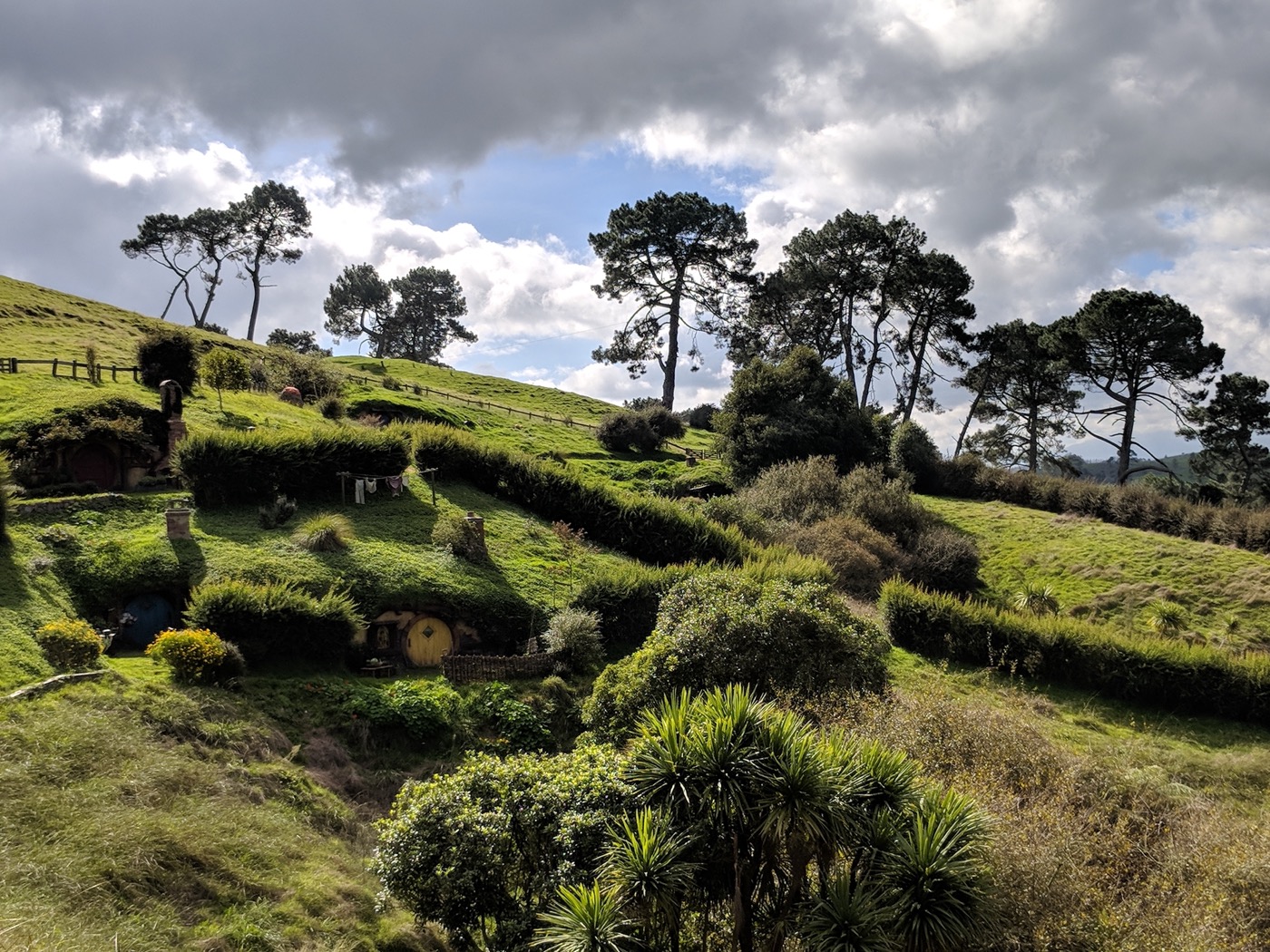 Waynesville’s Lord of the Rings Festival Brings Middle-Earth To Ohio 2 Hillside of hobbit holes at the Hobbiton movie set in New Zealand