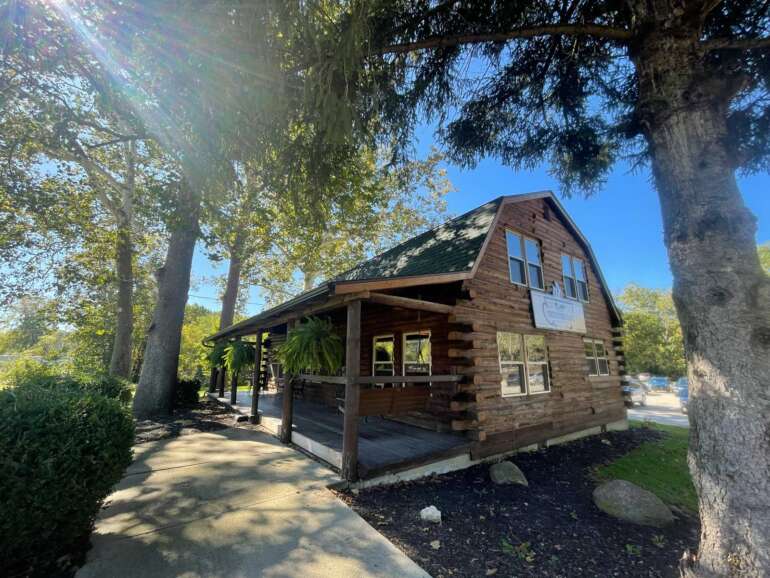 creekside cafe front porch 1