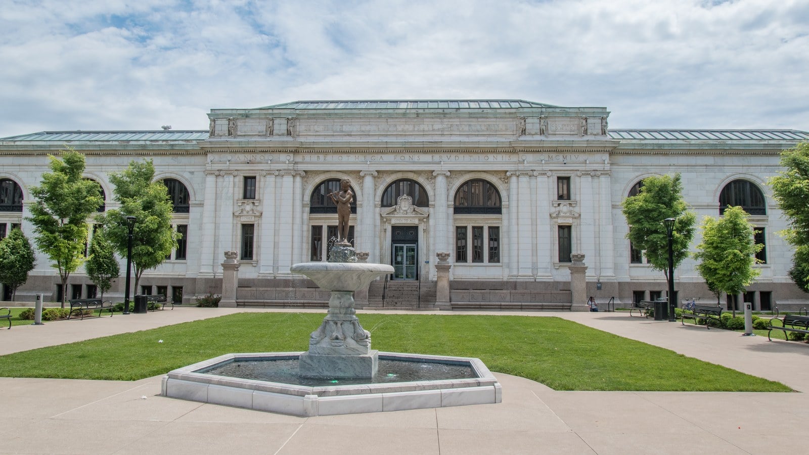 The white marble front of the Columbus Metropolitan Library Main Library, with a fountain on the lawn out front