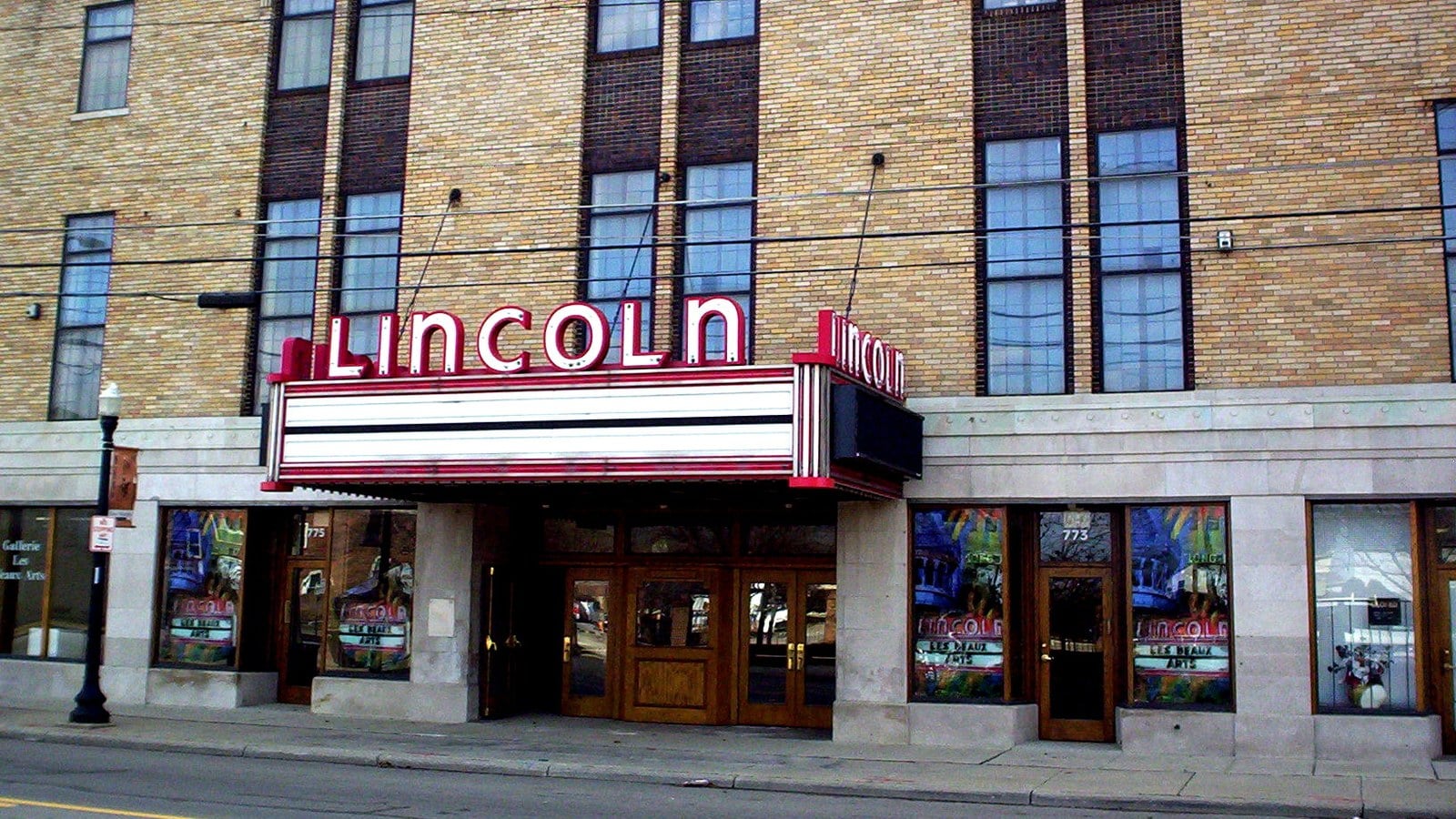 The Best Things To Do In Columbus This Weekend (October 30th–November 1st) 1 The red and white Lincoln sign and marquee over the doors of the Lincoln Theatre on East Long Street