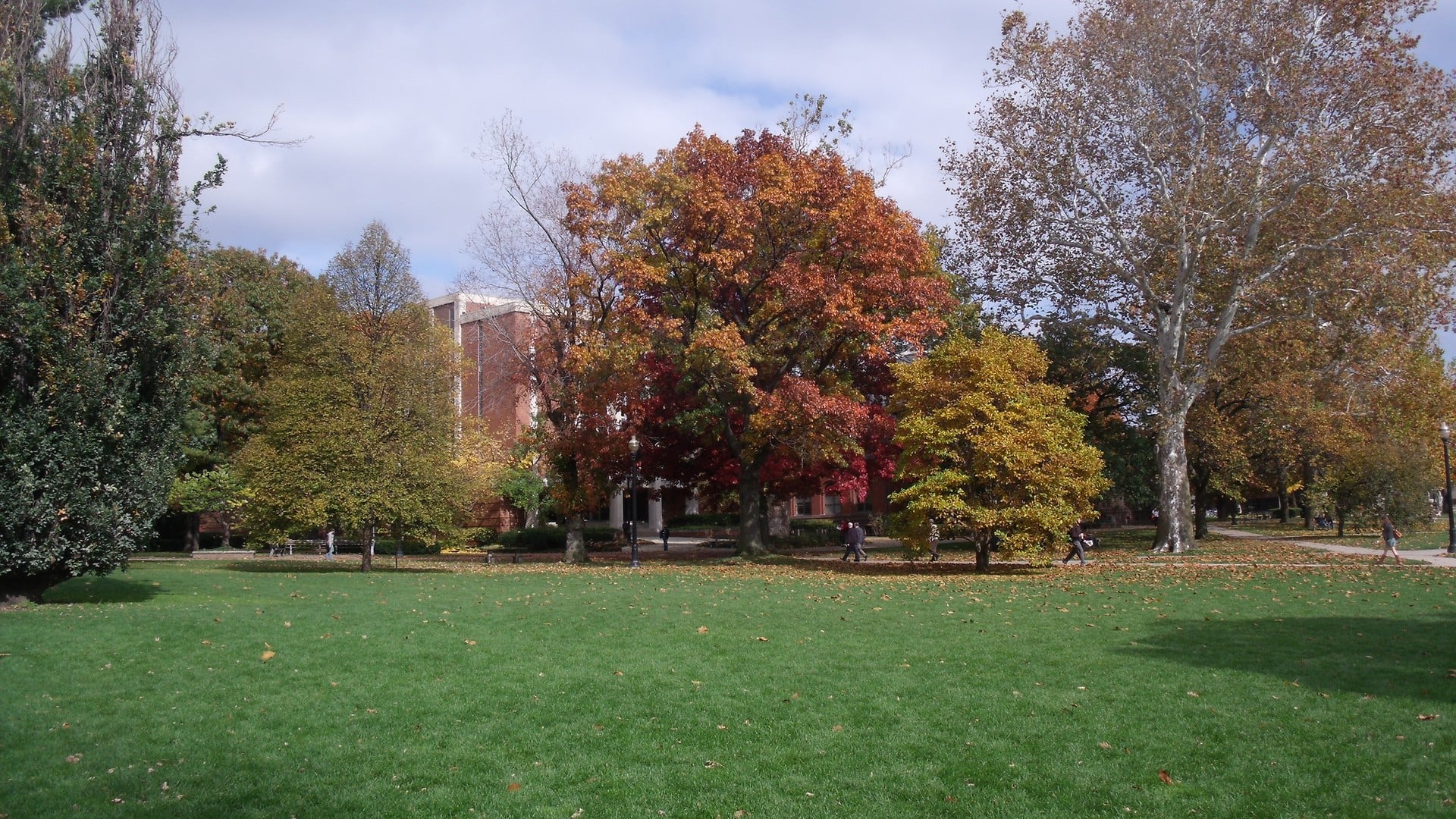 The Best Things To Do In Columbus This Weekend (October 30th–November 1st) 2 Fall color on the Oval at Ohio State, with red and gold trees over the lawn