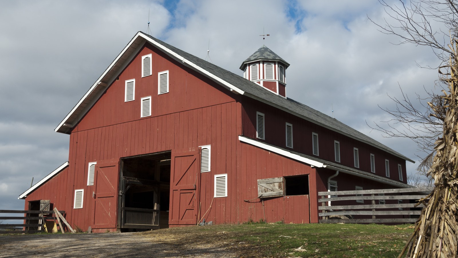 The Best Things To Do In Columbus This Weekend (October 9–11) 4 The red barn with a cupola at Slate Run Living Historical Farm, with corn shocks in the foreground