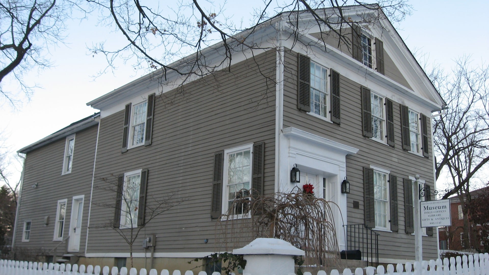 Spooky Columbus Ghost Tours Are Waiting For You, Including One That Will Give You A Serious Buzz 1 The Old Rectory, the start of the Worthington ghost tour